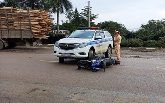 Một người đi xe máy tử vong sau cú va chạm với xe CSGT Quảng Nam