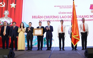 Báo VietNamNet nhận Huân chương Lao động hạng nhất