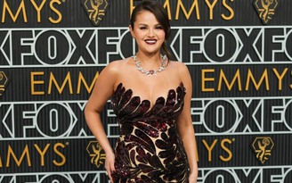 Selena Gomez lên đồ khét lẹt, nhiều mỹ nhân diện trang phục xuề xòa tại Emmy