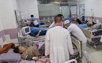 Nghi ngộ độc thực phẩm do ăn bánh mì, 30 người ở Sóc Trăng nhập viện