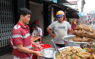 Phá lấu vịt gia truyền 40 năm, mỗi ngày bán 100 kg ở quận 8