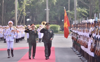 Đại tướng Phan Văn Giang hội đàm với Phó chủ tịch Quân ủy T.Ư Trung Quốc