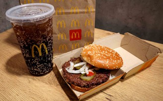 Bán hamburger nghi chứa E.coli, McDonald’s bị kiện