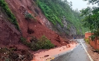 Cập nhật: Bão Trà Mi áp sát đất liền gây mưa lớn, gió mạnh