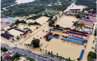 Malaysia hứng lũ lụt rất nghiêm trọng, hơn 80.000 người sơ tán