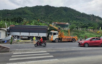 Khánh Hòa: Tông xe liên hoàn trên QL1, nhiều người bị thương