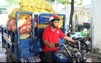 Chuyện tử tế: Người chuyên xin rau củ cho các bếp ăn từ thiện