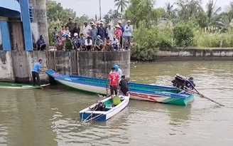 Cà Mau: Chạy vỏ lãi tông vào trụ biển báo giao thông, 1 người tử vong