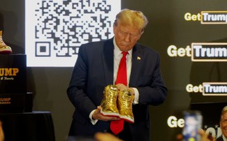 Ông Trump vận động tranh cử ở Michigan sau khi công bố 'giày vàng' ở Pennsylvania