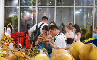 Khai trương siêu thị 'khủng' ở chợ đêm Vui Phết