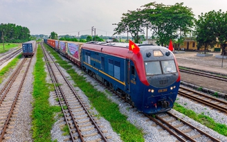 Tăng tốc xây tuyến mới, mở thêm tàu liên vận