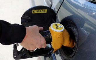 Giá xăng dầu hôm nay 21.2.2024: Xăng trong nước sẽ giảm bao nhiêu đồng một lít?