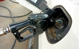 Chuyện lạ: Chiết khấu xăng dầu tăng vọt 2.000 đồng/lít trước giờ điều chỉnh giá