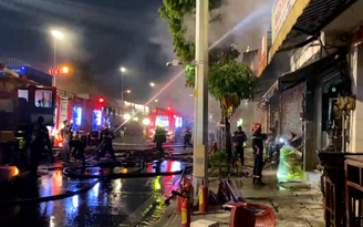 TP.HCM: Cháy cửa hàng đồ gỗ mỹ nghệ đường Cộng Hòa ở Tân Bình