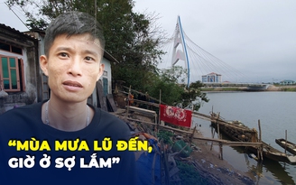 Bờ sông Hiếu sạt lở, nước ăn sâu sát nhà: 'Mùa mưa lũ là không dám ngủ'