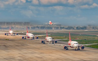 Hàng không 'căng mình' phục vụ hành khách những ngày cao điểm sát tết