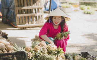 Thi ảnh Khát vọng năm rồng: Áo dài Việt Nam xuống phố ngày tết