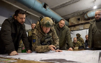 Tổng thống Ukraine nói chặn được Nga ở Donbass, chạy đua xây 2.000 km công sự