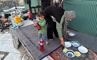 Bữa ăn tháng chay Ramadan giữa hoang tàn đổ nát Gaza