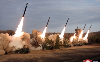 Ông Kim Jong-un xem phóng 'siêu hỏa tiễn', chỉ đạo sẵn sàng đánh đầu não đối thủ
