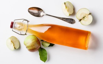 Phát hiện mới: Một muỗng giấm táo mỗi ngày cải thiện đường huyết, cholesterol và cân nặng