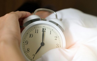 Trằn trọc nhiều giờ, làm sao để dễ ngủ?