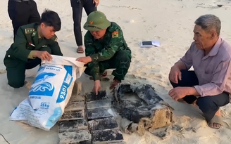Quảng Bình: Phát hiện 20 kg ma túy ở bờ biển