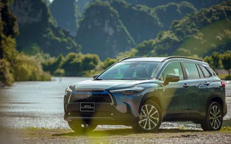 Toyota 'phủ xanh' hạ tầng giao thông Việt Nam bằng xe Hybrid