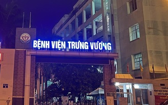 3 người trong đoàn lân nhập viện sau khi ăn xôi mặn, cơm gà xối mỡ