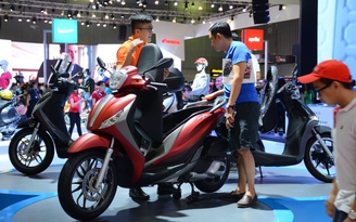 Sức mua suy yếu, tiêu thụ xe máy tại Việt Nam sụt giảm ngay bước chạy đà