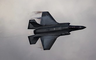F-35A ‘Tia chớp’ giờ mới hết sợ sét