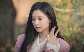 Kim Ji Won là mỹ nhân diễn cảnh khóc đẹp nhất màn ảnh Hàn Quốc