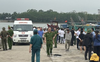 4 người mất tích do lật thuyền ở Quảng Ninh