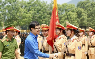 T.Ư Đoàn thăm đoàn viên tập diễu binh 70 năm chiến thắng Điện Biên Phủ