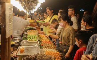 Chợ ẩm thực 'hot' nhất Huế chính thức mở cửa đón khách dịp lễ