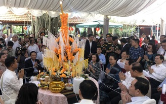Lãnh đạo Đảng, Nhà nước tham dự tết cổ truyền Bunpimay của Lào