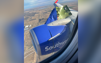 Mỹ điều tra vụ máy bay Boeing rơi bộ phận phủ động cơ khi cất cánh