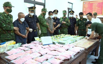 Bắt 2 vụ vận chuyển lượng ma túy 'khủng' từ Lào về Việt Nam