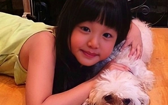 Jang Won Young 'đập tan' tin đồn phẫu thuật thẩm mỹ với loạt ảnh 'xinh từ nhỏ'