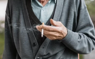 Người đang hút thuốc lá có nguy cơ tử vong sau mổ so với người không hút