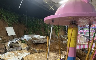 Hà Nội: Sập tường nhà dân do mưa lớn, 3 trẻ nhỏ tử vong