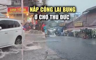 Cống lại bung nắp, nước chảy xối xả trong cơn mưa trắng trời