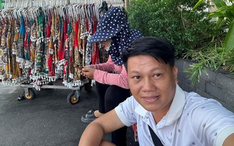 Vợ chồng bán hàng rong khắp Việt Nam để trải nghiệm cuộc sống