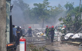 Đà Nẵng: Đốt rác làm cháy lan vào kho chứa phế liệu