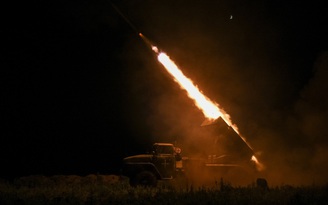 Chiến sự Ukraine ngày 842: Kyiv để lọt tên lửa Nga, phản đối điều kiện ngừng bắn