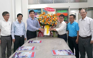 Phó chủ tịch UBND tỉnh Bình Định Lâm Hải Giang thăm, chúc mừng Báo Thanh Niên