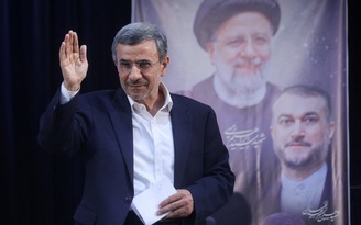 Cựu lãnh đạo Mahmoud Ahmadinejad đăng ký tranh cử Tổng thống Iran