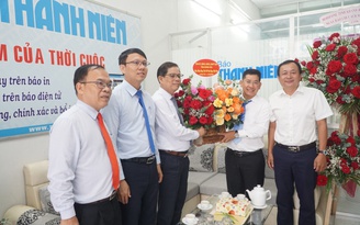 Chủ tịch Khánh Hòa Nguyễn Tấn Tuân thăm, chúc mừng Báo Thanh Niên