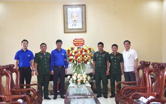 Anh Bùi Quang Huy chúc mừng Trung đoàn 88 nhân kỷ niệm 75 năm thành lập