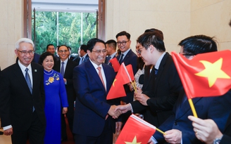 Thủ tướng Phạm Minh Chính gửi gắm gì khi thăm Đại sứ quán Việt Nam tại Trung Quốc?